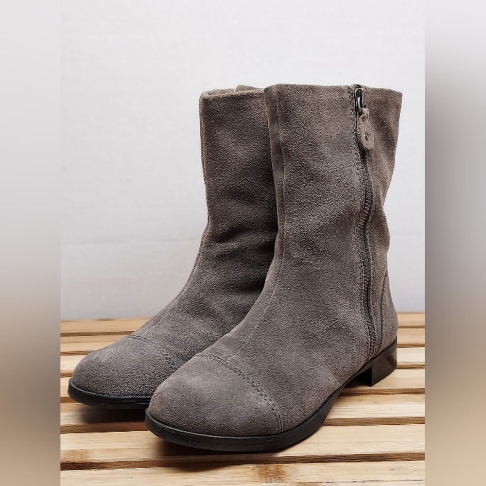 Michelle D Womens Gray Suede Ankle Boots Size 6